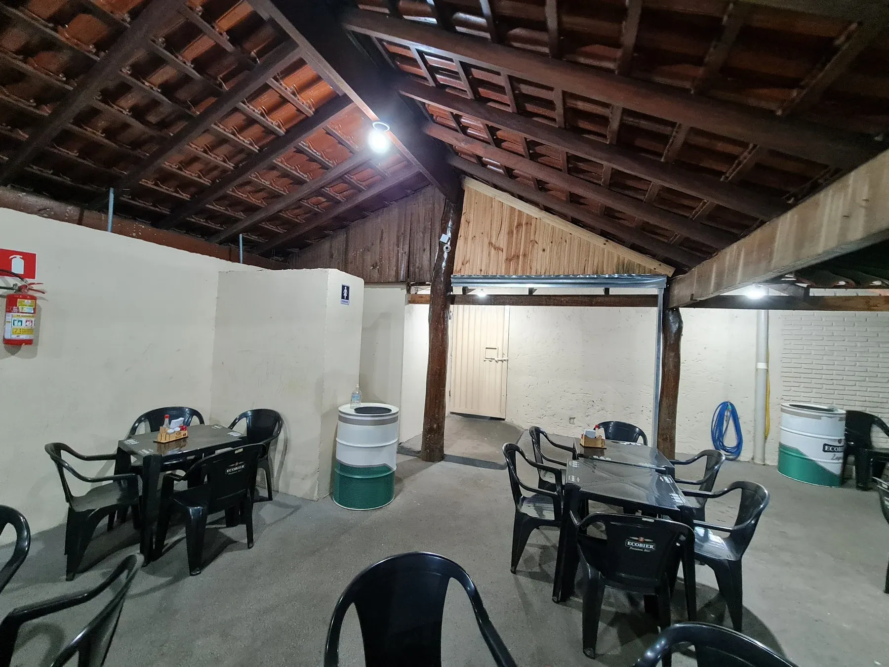 Bar com cobertura cerâmica: avaliação acústica
