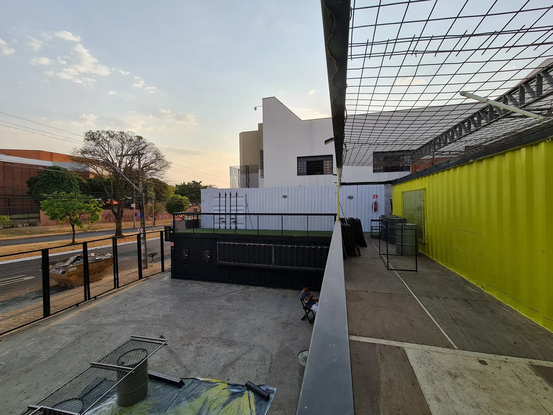 Vista do conjunto e de sua relação com a área externa.