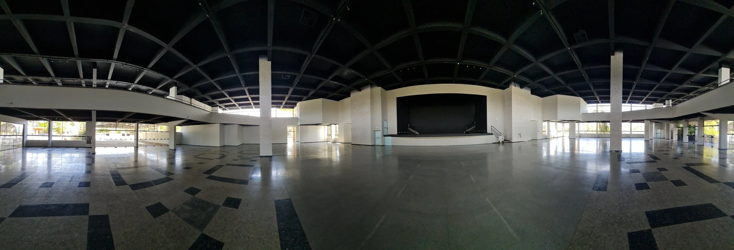 Vista panorâmica de um salão de eventos
