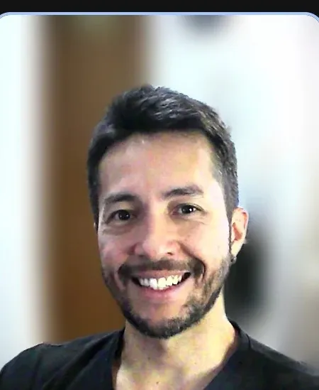 Alex durante a reunião de consultoria online.
